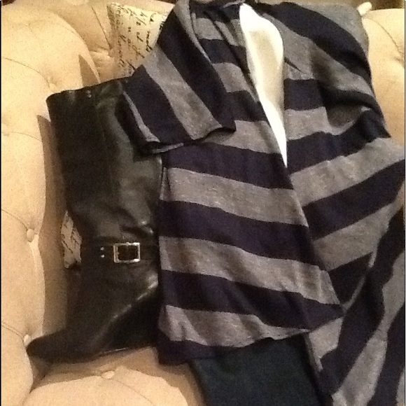 LuLaRoe Open Striped Cardigan- flattering!! - Picture 1 of 8